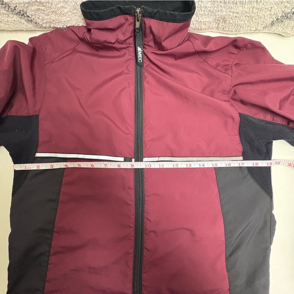 MEC Women’s Medium Vintage Maroon Lightweight Running Jacket Light Reflecting - Picture 7 of 10